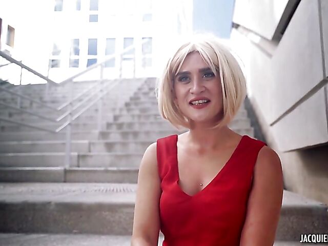 Lingerie fuck in Marseille with 33-year-old blonde french MILF Ambre