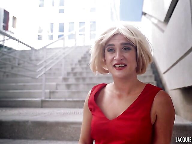 Lingerie fuck in Marseille with 33-year-old blonde french MILF Ambre