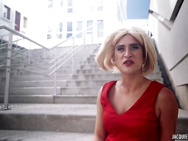 Lingerie fuck in Marseille with 33-year-old blonde french MILF Ambre