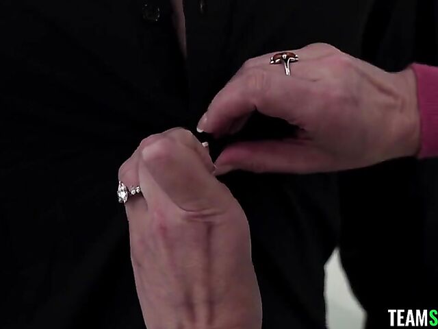 MILF seduces young girl into a threesome with Dee Williams and Celestina Blooms