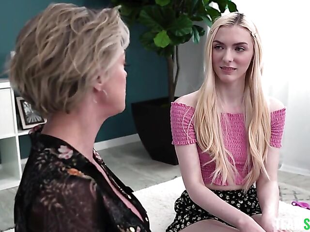 MILF seduces young girl into a threesome with Dee Williams and Celestina Blooms