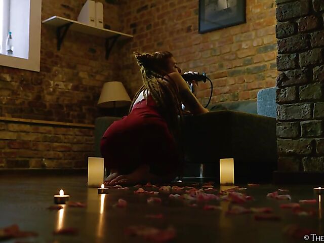 Tattooed redhead Bryla loves her black inflatable dildo