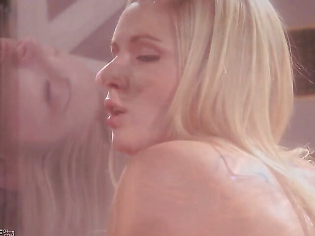 Gym sex with blonde cheerleader Kylee Reese