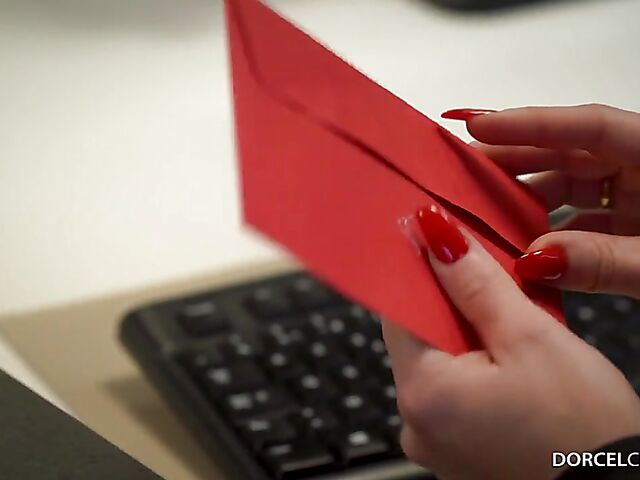 Tiffany Leiddi turns into a submissive slut after working hours