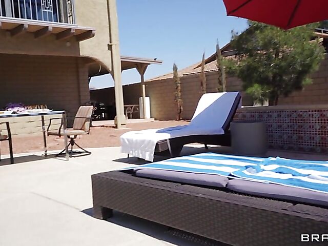 Brazzers MILF Phoenix Marie fucks real estate agent Damon Dice