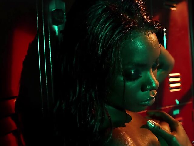 Ana Foxxx - Sporty ebony masturbating in the locker room