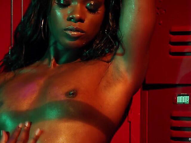 Ana Foxxx - Sporty ebony masturbating in the locker room