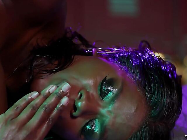 Ana Foxxx - Sporty ebony masturbating in the locker room