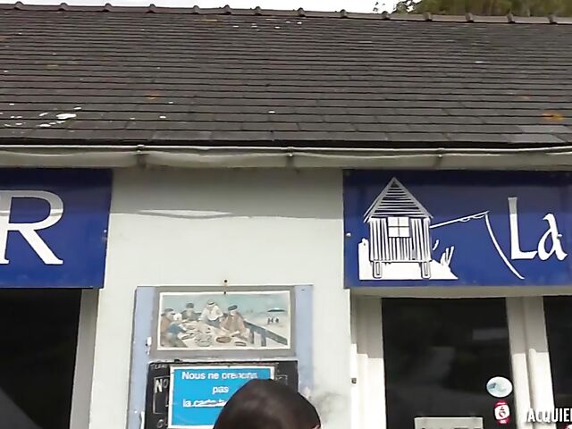 Inexperienced French hairy girl Laura learns more about sex