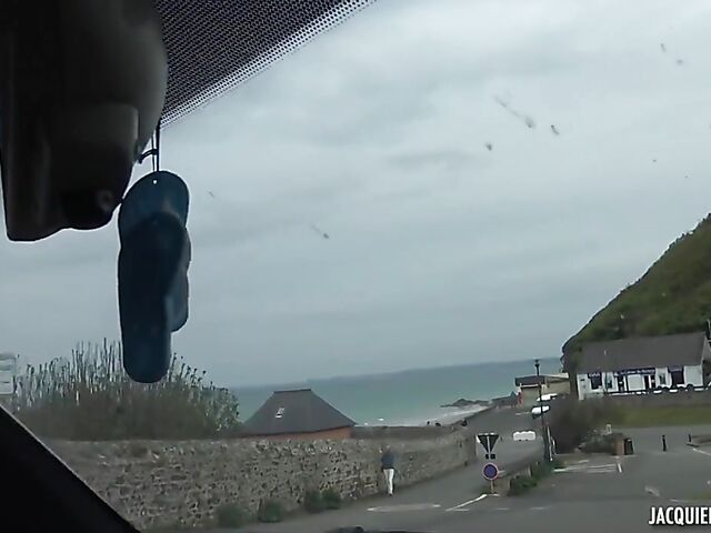 Inexperienced French hairy girl Laura learns more about sex