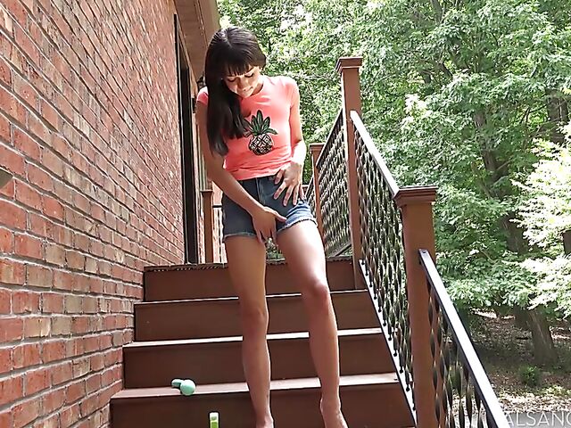 Riley Jean's wet masturbation with a hitachi outside