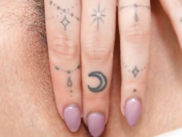 Eve Marlowe - Perfect MILF masturbation sessions with toys