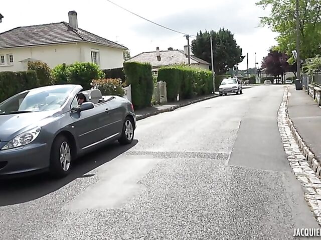 Berenice, 39 - Elegant French MILF anal in black stockings outside