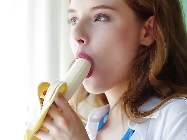 Bikini babe solo with a banana featuring Sienna