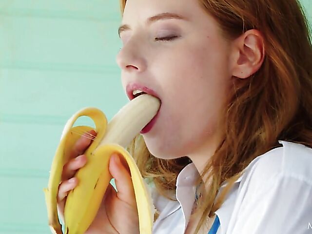 Bikini babe solo with a banana featuring Sienna