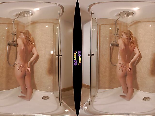 VR 3D shower solo with good looking Chelsea Essex