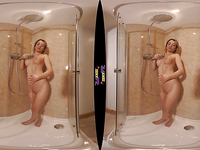 VR 3D shower solo with good looking Chelsea Essex