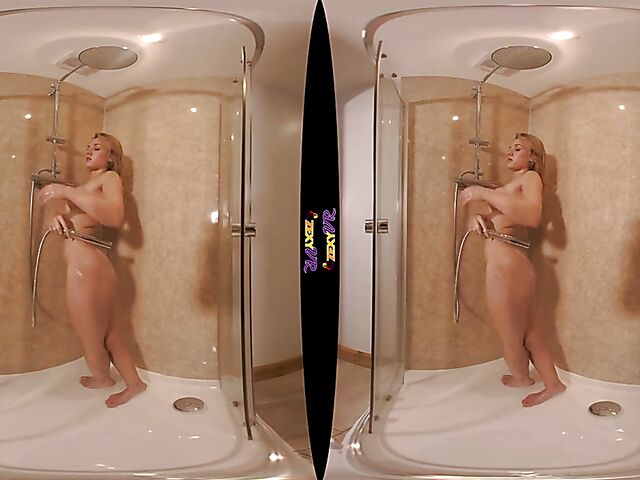 VR 3D shower solo with good looking Chelsea Essex
