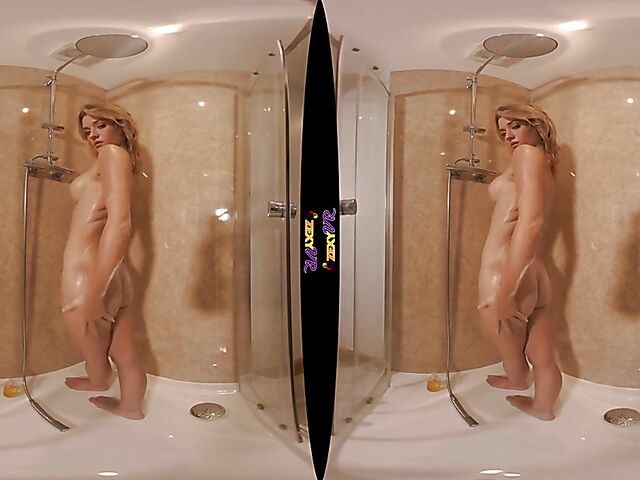 VR 3D shower solo with good looking Chelsea Essex