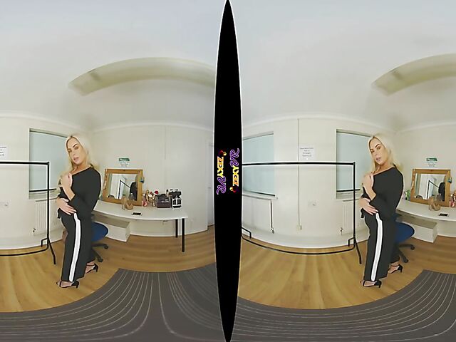 3D VR Big tits blonde striptease with Louise P