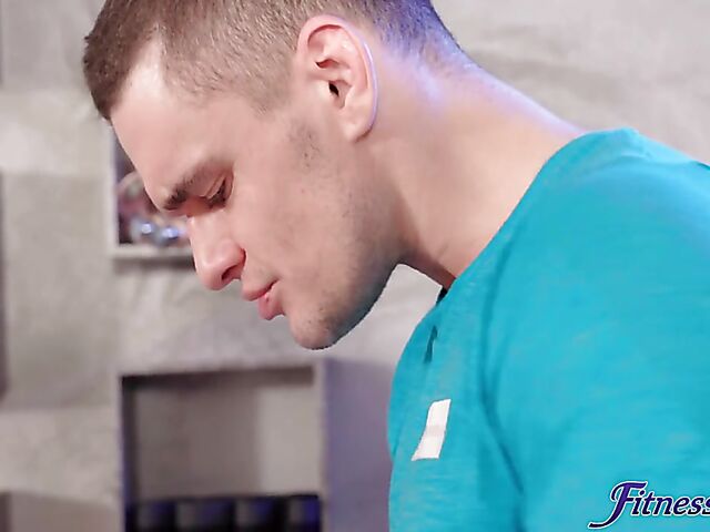 Interracial gym threesome with skinny Capri Lmonde