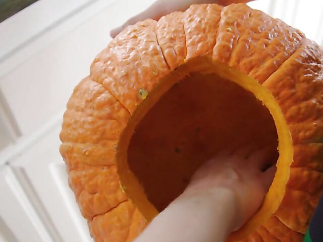 Getting ready for Halloween with big boobs MILF Dee Williams in the kitchen