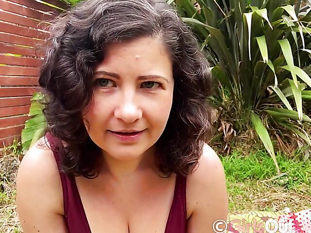 Masturbation outdoor with Nio fingering and toying herself in the garden