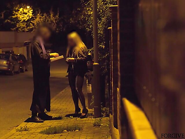 Squirt fuck in a van on Halloween night with a naive slut