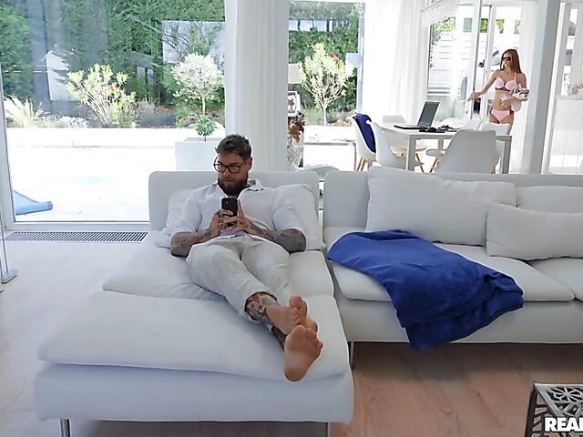 Dean Van Damme fucks Hermione Ganger's skinny feet and pussy