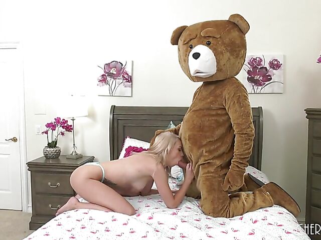 Pretty blonde babe Madison Summers fucks the teddy bear