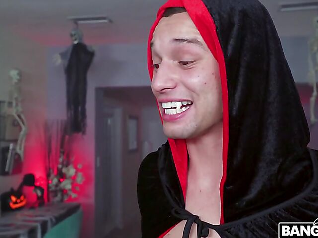 Threesome FFM Halloween pussy pounding with Valerica Steele and Kay Lovely