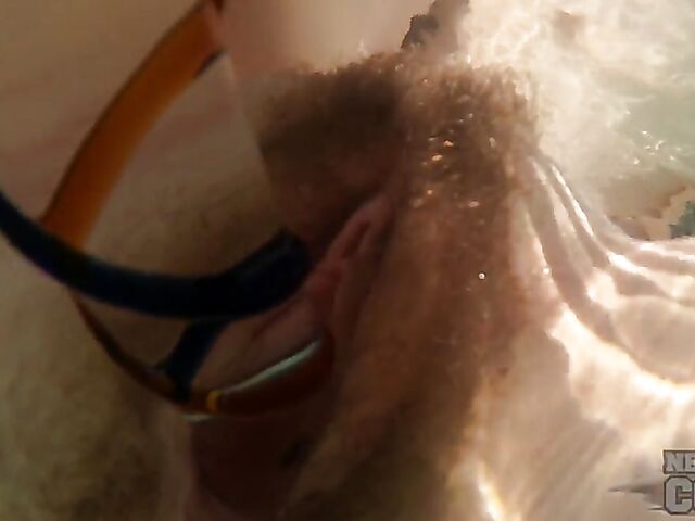 Underwater masturbation with a dildo in the hot tub with inked redhead Brille