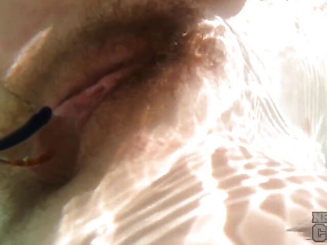 Underwater masturbation with a dildo in the hot tub with inked redhead Brille