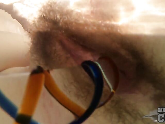 Underwater masturbation with a dildo in the hot tub with inked redhead Brille