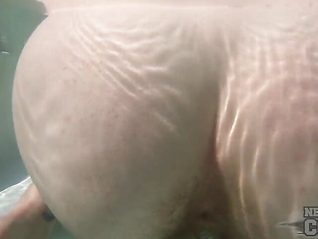 Underwater masturbation with a dildo in the hot tub with inked redhead Brille