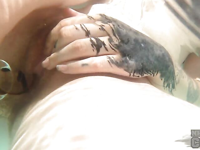 Underwater masturbation with a dildo in the hot tub with inked redhead Brille