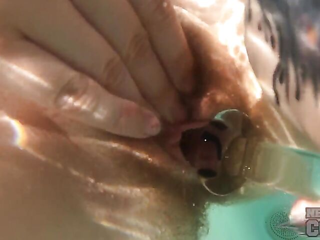 Underwater masturbation with a dildo in the hot tub with inked redhead Brille