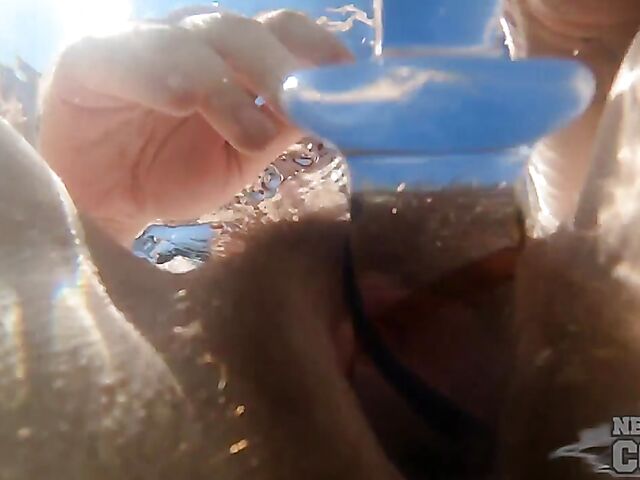 Underwater masturbation with a dildo in the hot tub with inked redhead Brille