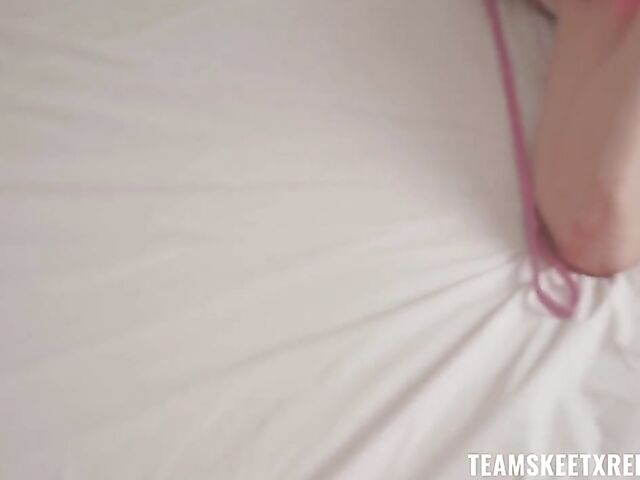 Kinky brunette cutie Reislin tied and vibed