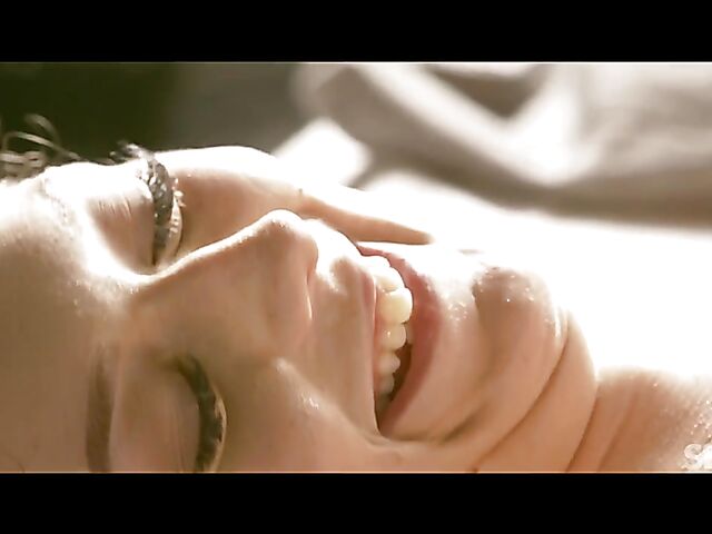 Morning sensual sex with passionate Isabella De Laa