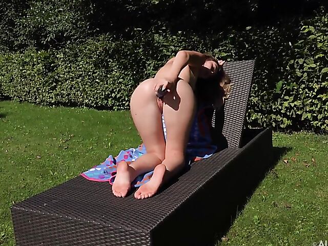 Candice Demellza's outdoor dildo session on a sunny day