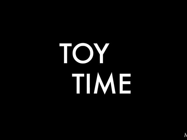 Beautiful Stacy Cruz fingering and dildoing her perfectly trimmed pussy