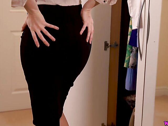 MILF Tracy Rose changing clothes in front of you