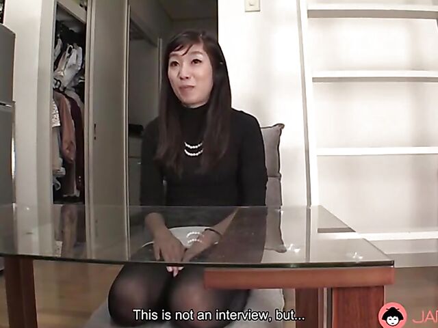 MILF Japanese porn with cute Marin Suzumi