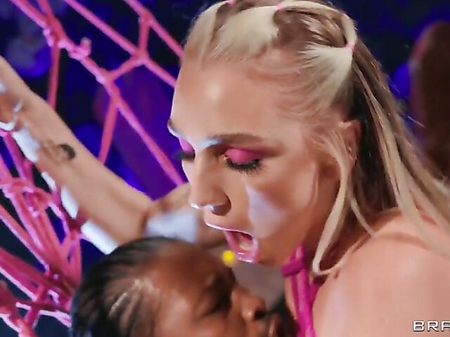 Ropes all over during interracial sex in net with BBC loving spider queen Kendra Sunderland