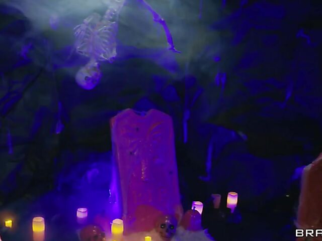 Ropes all over during interracial sex in net with BBC loving spider queen Kendra Sunderland