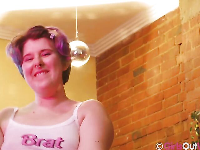 Pierced Zoe Faye's fishnet solo with her dildo