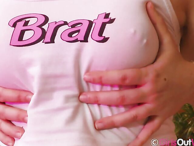 Pierced Zoe Faye's fishnet solo with her dildo