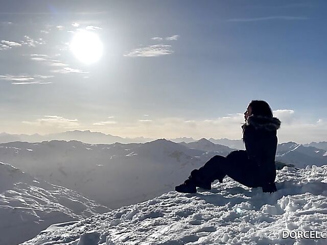 Lola Bellucci loves snowy mountains and hot sex