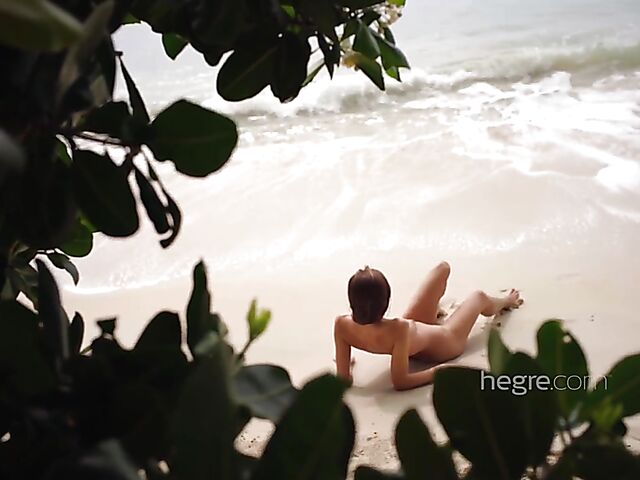 Beach nude photoshoot with beautiful Mira
